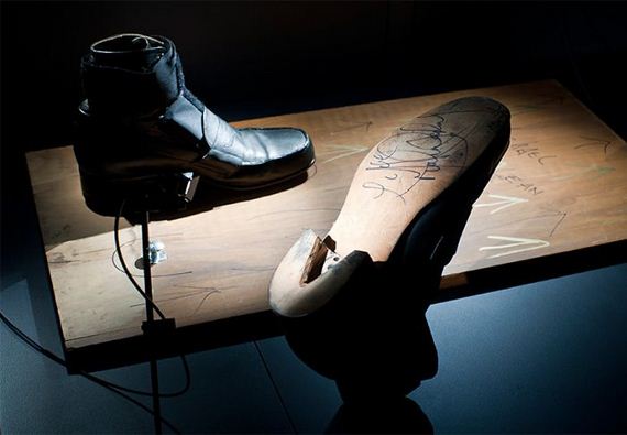 Exhibit 13: Michael Jackson's patent for anti-gravity shoes, 1992